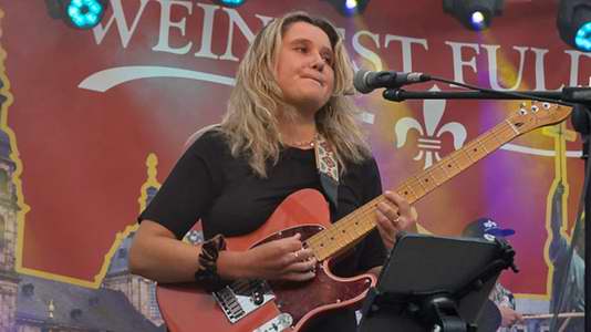Gitarrenlehrerin Julia Malachowski